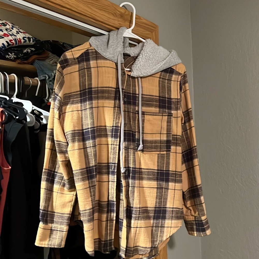 Women’s love tree size small. Yellow and navy blue.